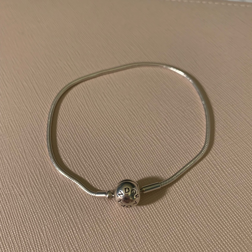 7.5 Pandora Essence Charm Bracelet
